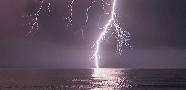 Lightening over sea 