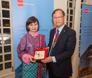 Quin Thong FCCA (left), Managing Director Asia, Wilmington PLC (2017 ACCA Asia Pacific Advocate of the Year & 2017 ACCA Hong Kong Advocate of the Year)