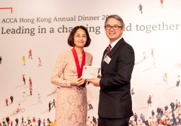  Teddy Liu FCCA (right), General Manager, Corporate and Talent Development, New World Development Group (2018 ACCA Hong Kong Advocate of the Year)