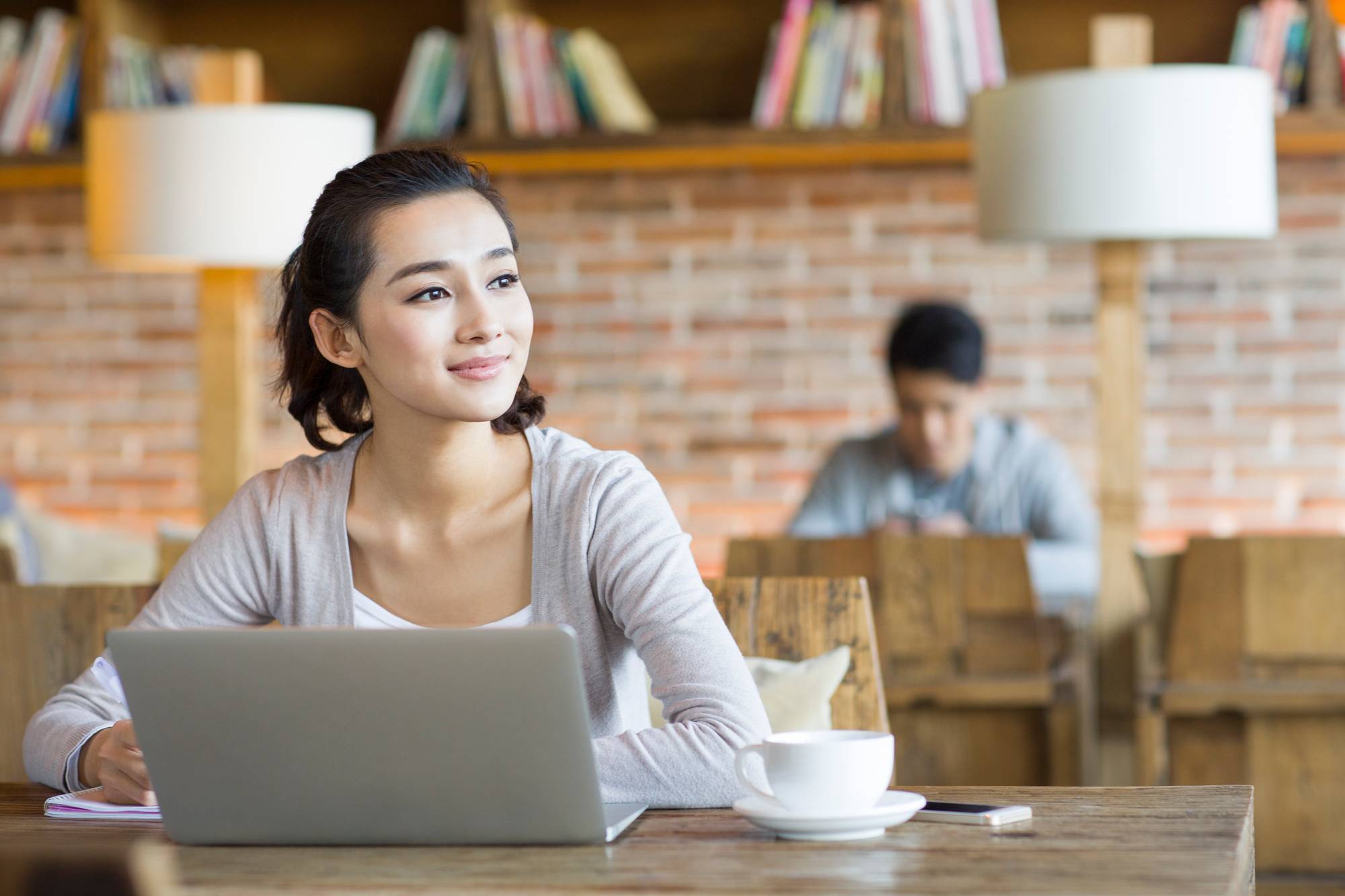 42-67844561 young professional using computer